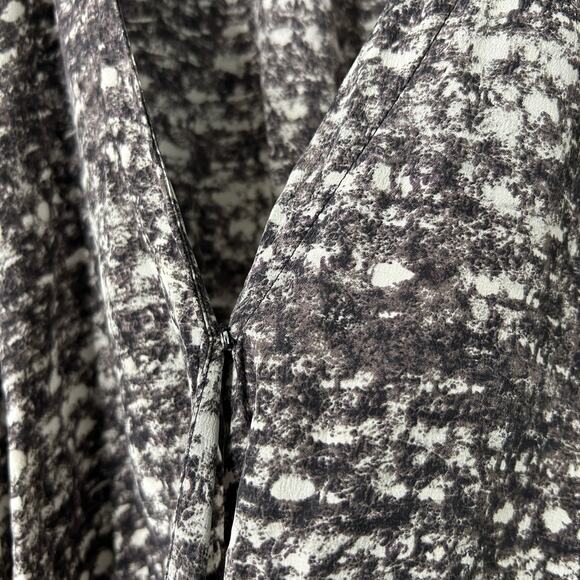 Joie Louvre Printed Silk Blouse Gray Abstract Surplice Peplum Size Large - Picture 4 of 10